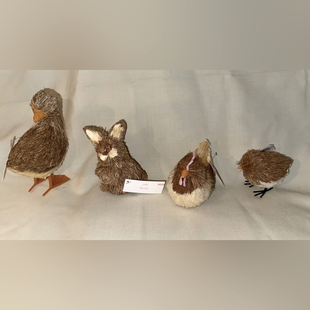 Charming Straw Animal Figurine Decor Set